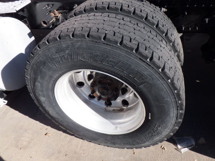 2020-volvo-vnl-760-image-15