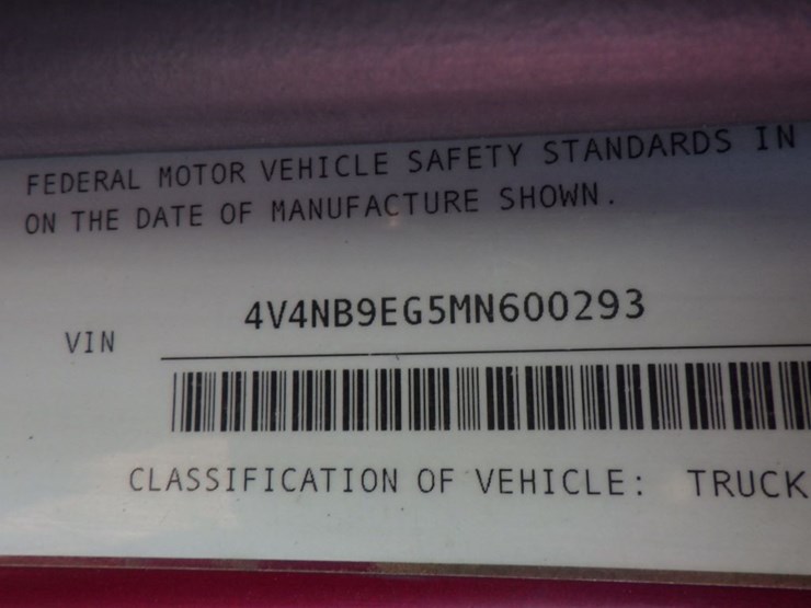 2021-volvo-vnl-300-image-17