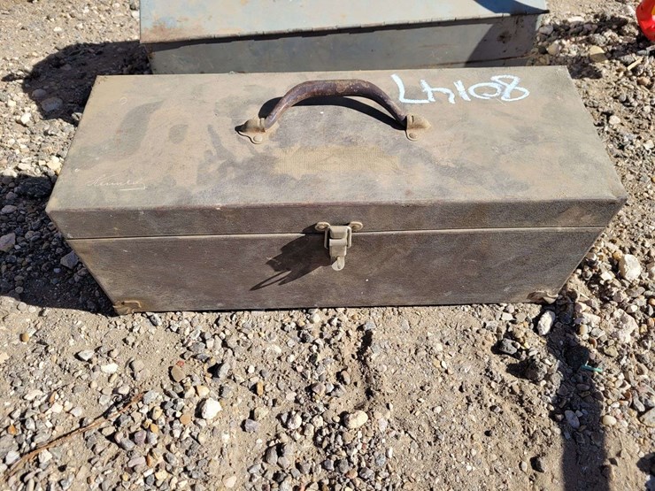 (2)-metal-toolboxes-image-2