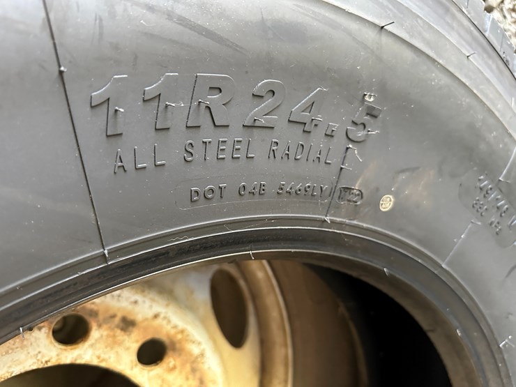 #35095-•-unused-lot-of-(3)-tires-image-3