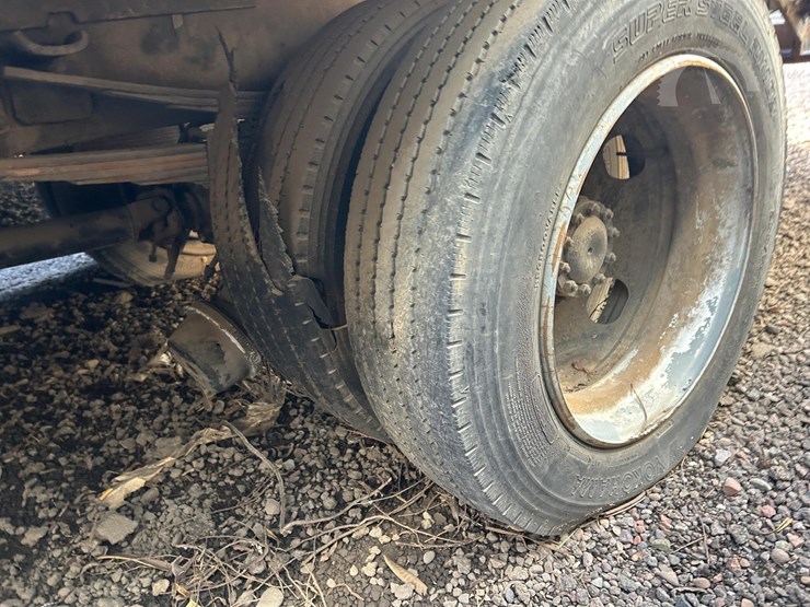 2015-volvo-f6-image-42