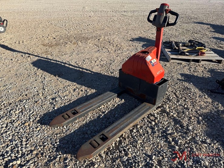 2018-linde-mt15-electric-pallet-jack-image-4