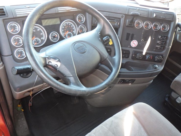 2017-freightliner-cascadia-125-evolution-image-21