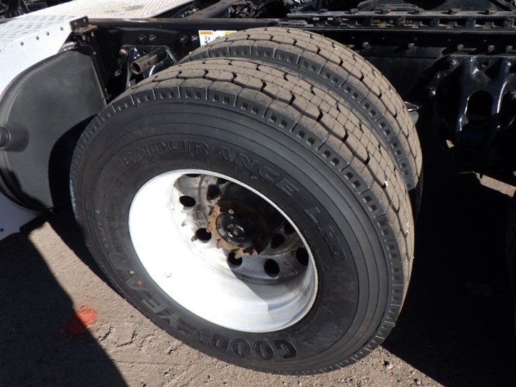 2022-kenworth-t680-image-15