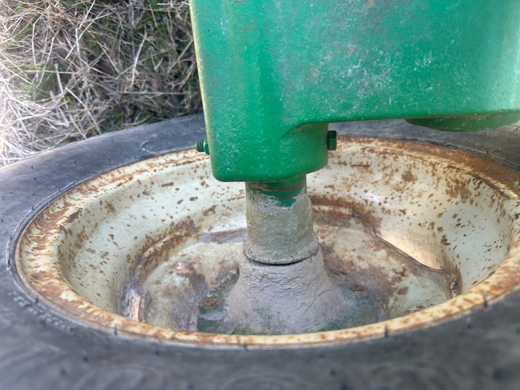 john-deere-32-image-12