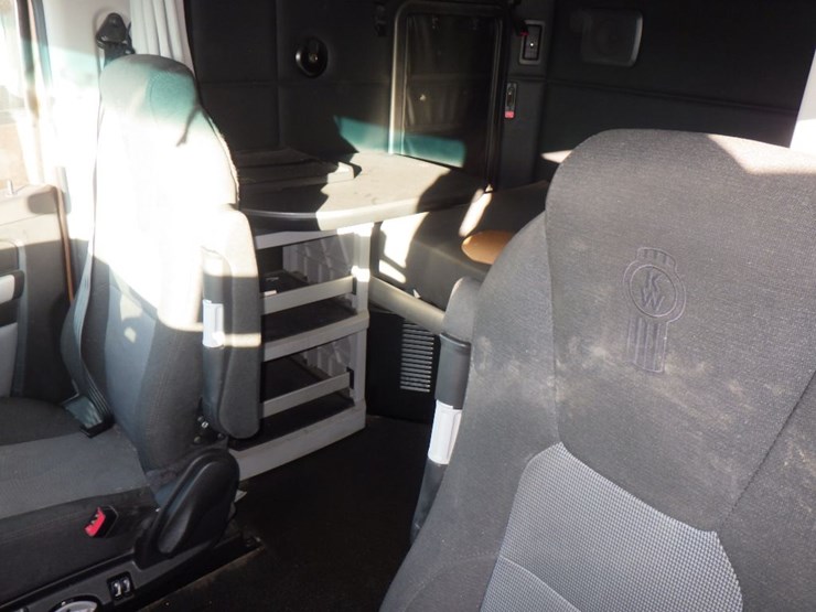 2024-kenworth-t680-image-21