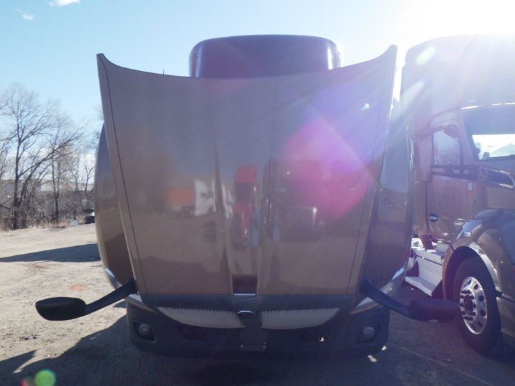 2022-kenworth-t680-image-22