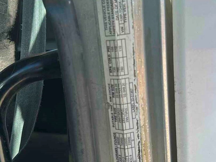 2012-peterbilt-367-image-11