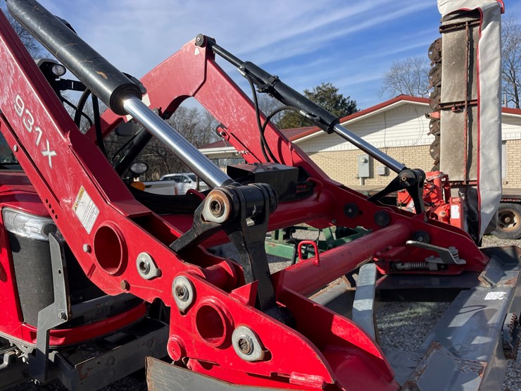 2018-massey-ferguson-4710-image-21