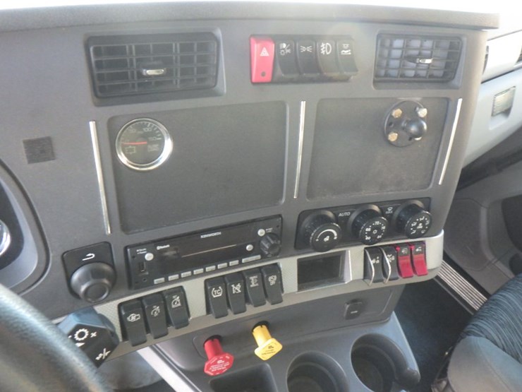 2022-kenworth-t680-image-17