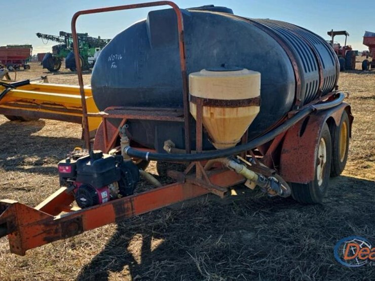 1000-gallon-nurse-tank-on-trailer-w/-briggs-&-stratton-motor-image-10