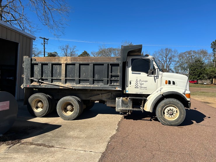 #9-•-1997-ford-tandem-axle-dump-truck-image-2