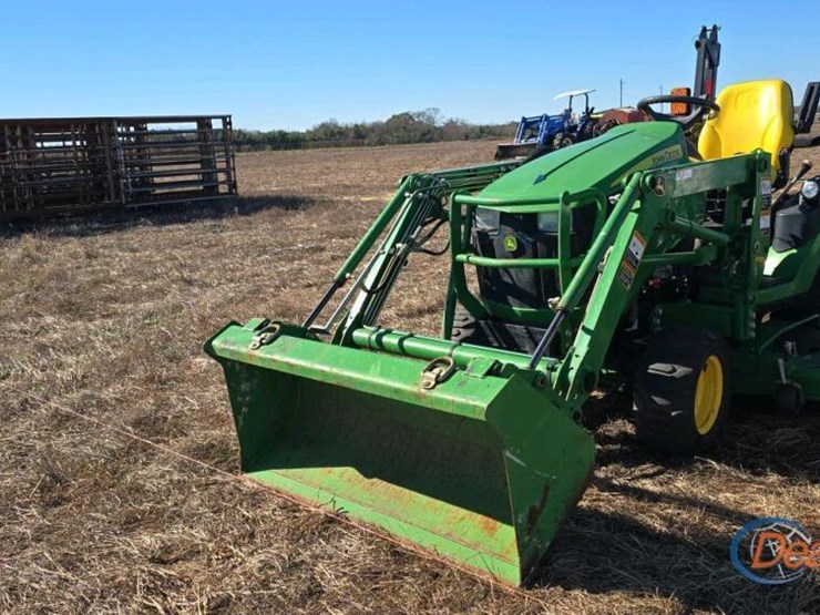2016-john-deere-1025r-image-1