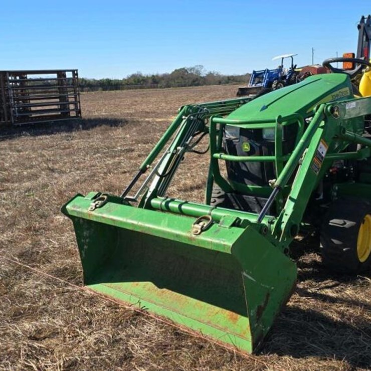 2016 JOHN DEERE 1025R