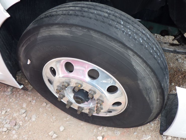 2021-volvo-vnl-860-image-30