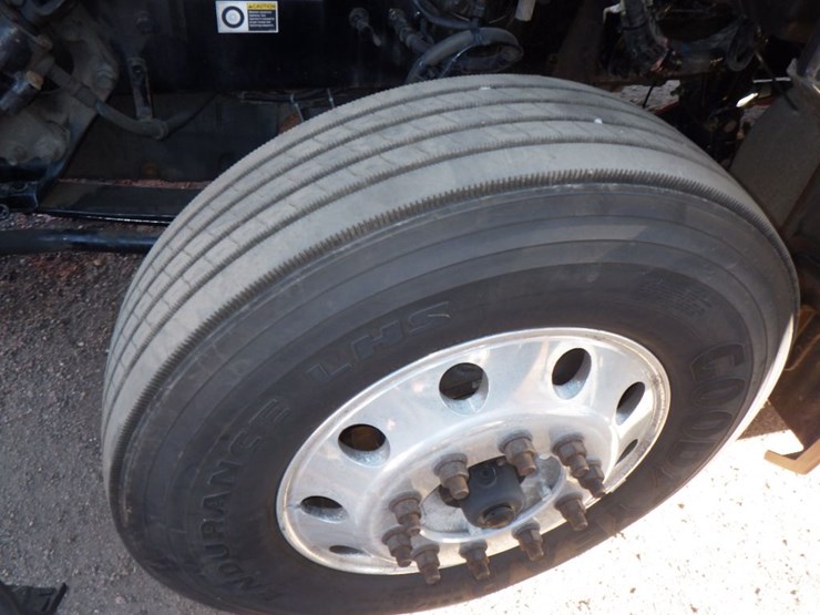 2022-kenworth-t680-image-21