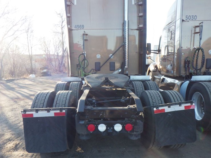 2022-kenworth-t680-image-14