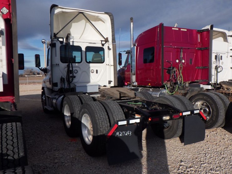 2018-freightliner-cascadia-113-image-11