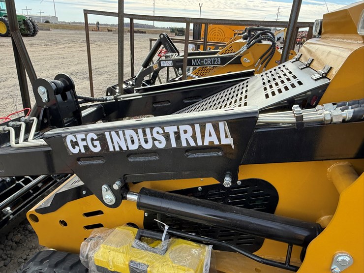 #77-•-unused-cfg-kkta27-stand-on-tracked-loader-kkta272025l110878-inv#-35713-image-10