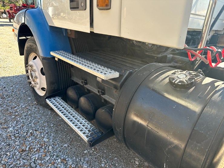 1998-volvo-vn-image-27