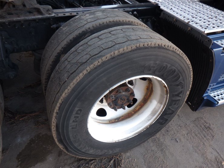 2020-volvo-vnl-760-image-6