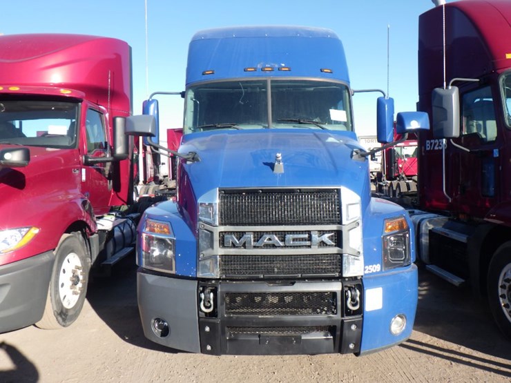 2020-mack-anthem-image-2