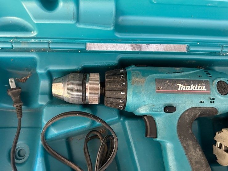 #35874-•-makita-drill,-battery,-and-charger-image-4