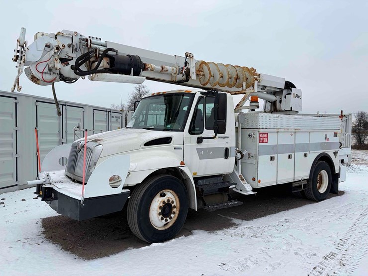 2011-international-digger-derrick-truck-image-1