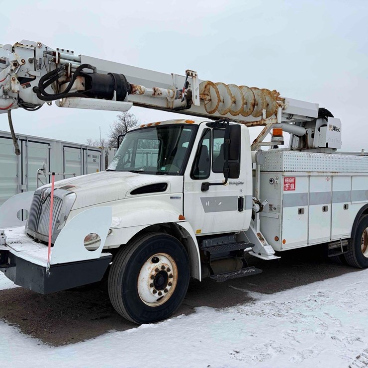 2011 International Digger Derrick Truck