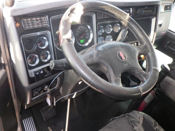 2010-kenworth-t800-image-19