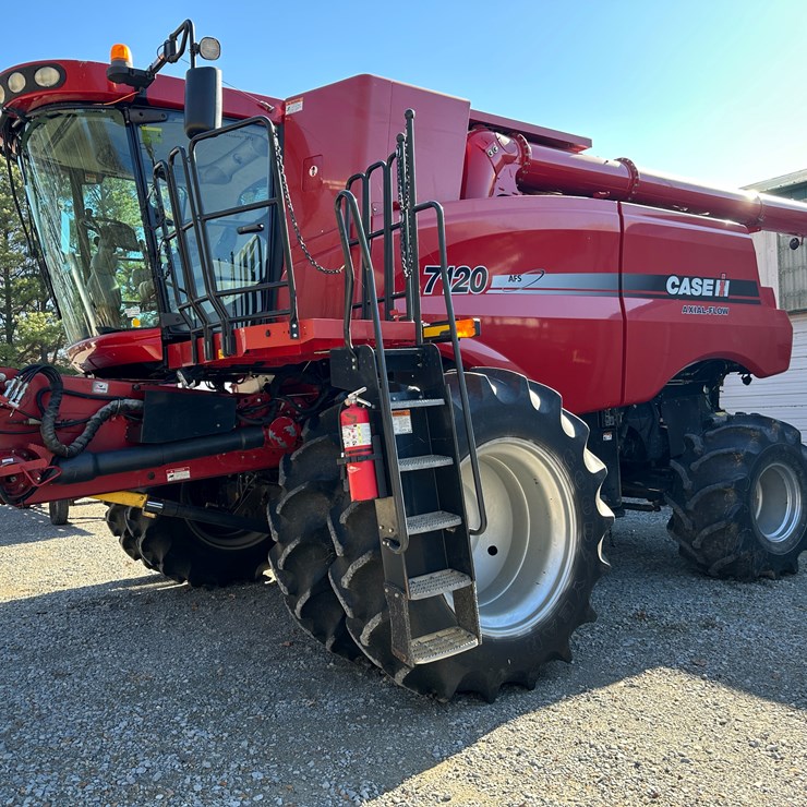 #35797 • 2011 Case 7120 Combine