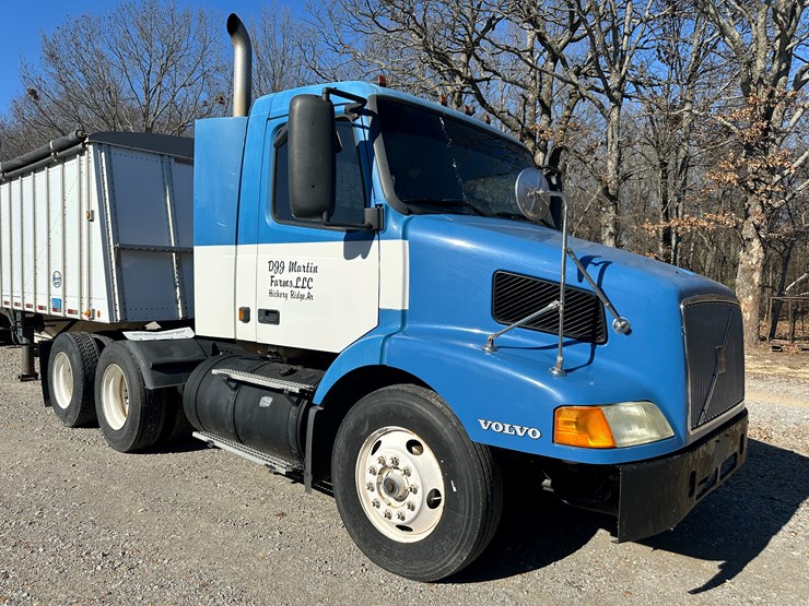 1998-volvo-vn-image-2