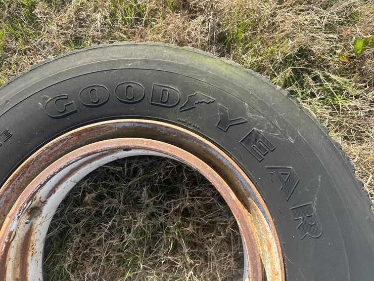 #36278-•-lot-of-(2)-295/75r22.5-tires-&-rims-image-2