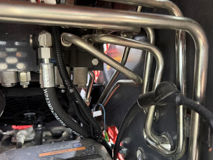 #22787-•-unused-agt-ysrt114-stand-on-tracked-loader-ysrt142025l110321-image-10