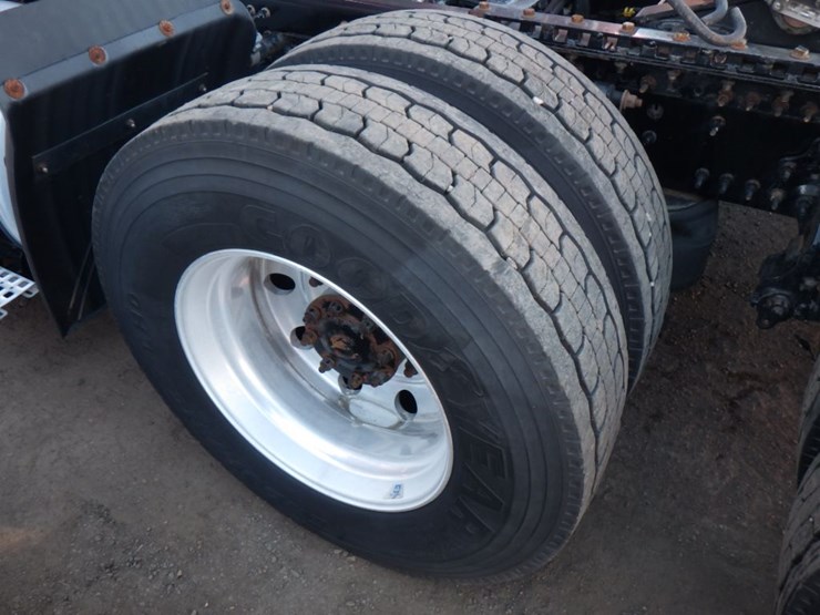 2020-volvo-vnl-760-image-13