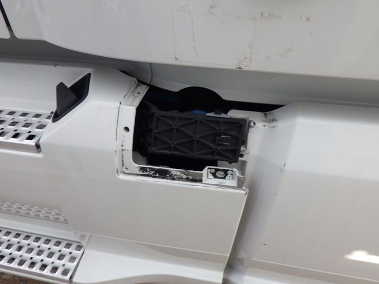 2021-volvo-vnl-860-image-21