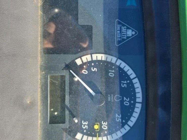 2016-john-deere-1025r-image-18