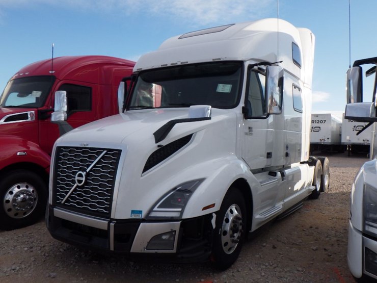 2021-volvo-vnl-860-image-1