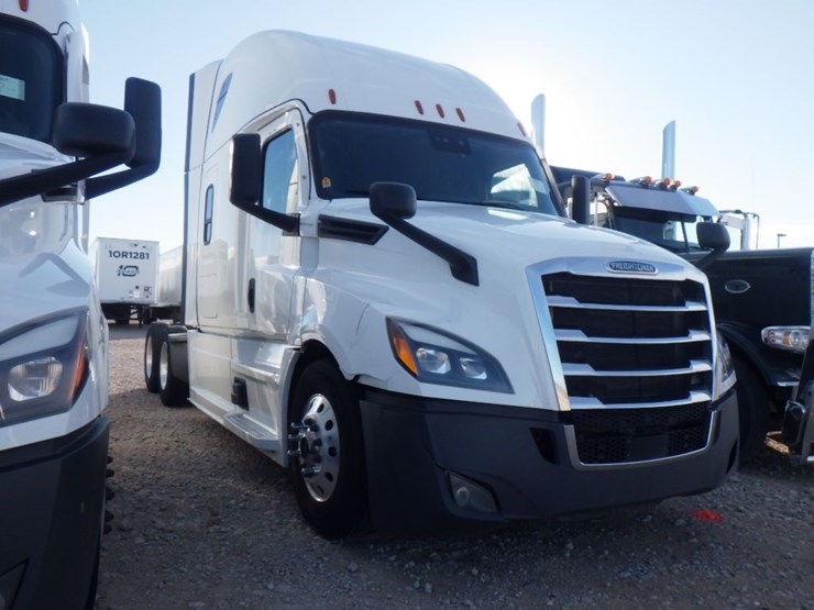 2022-freightliner-cascadia-126-image-3