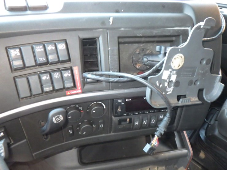 2022-volvo-vnl-760-image-20