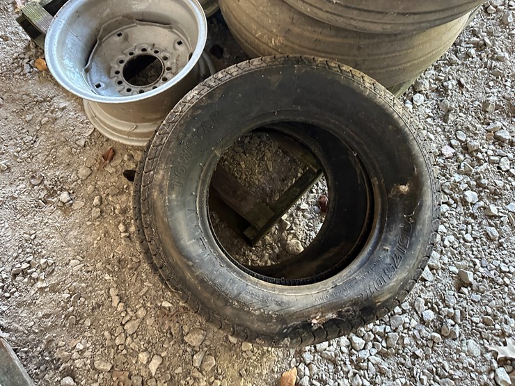 #35879-•-lot-of-(5)-tires-&-(3)-rims-image-4