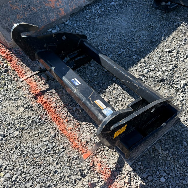 #2002 • Genie Telehandler to Skid Steer AttachmentINV# 35079