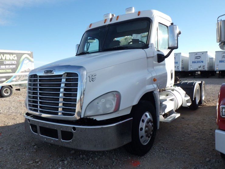 2009-freightliner-cascadia-125-image-1