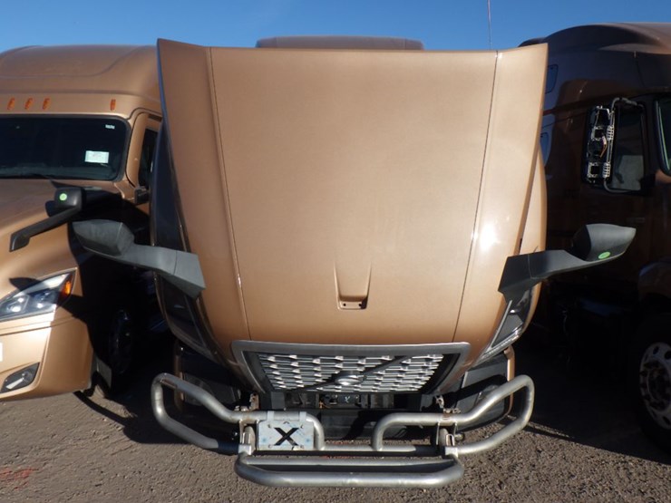 2023-volvo-vnl-760-image-23