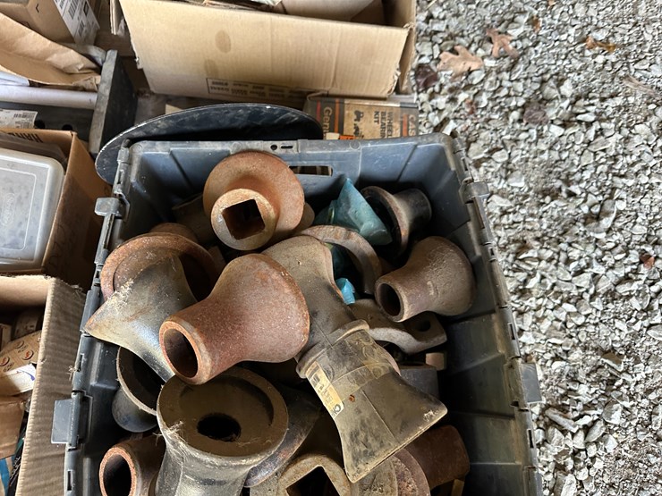 #35889-•-lot-of-disk-spacers-and-other-parts-image-3