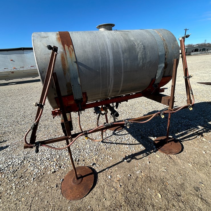 #37630 • 10' 200 gallon 3pt Sprayer