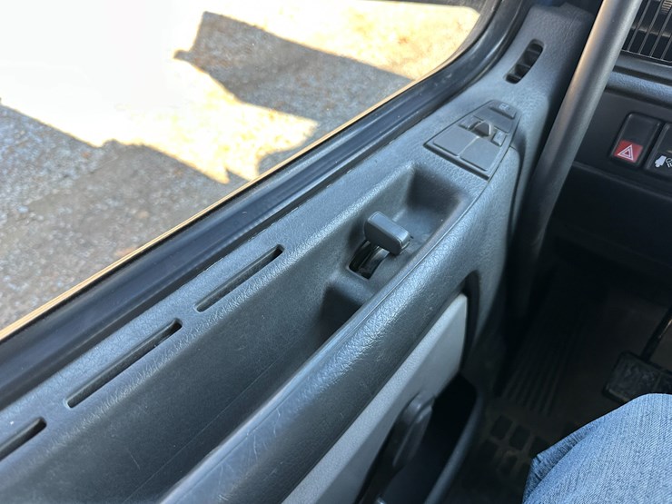 1998-volvo-vn-image-75