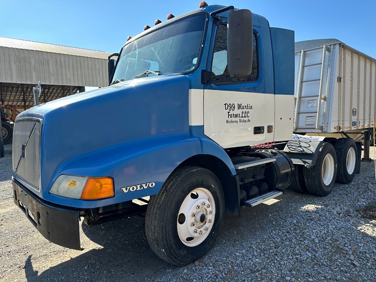 1998-volvo-vn-image-1