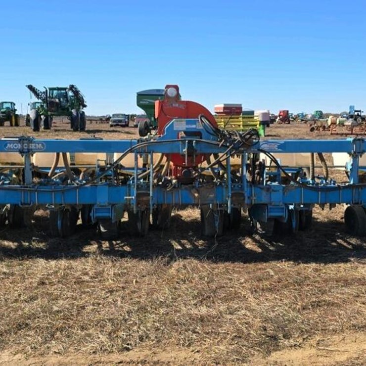 MONOSEM 6-ROW TWIN PLANTER W/ SEED MONITOR