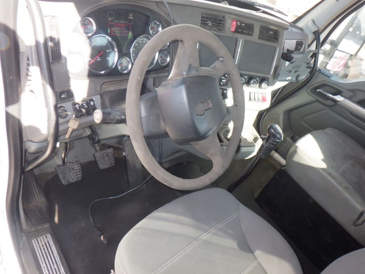 2016-kenworth-t880-image-14